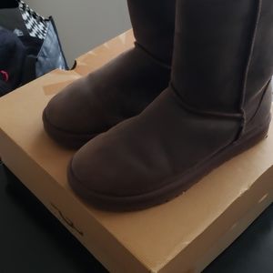 W Classic leather UGG boots